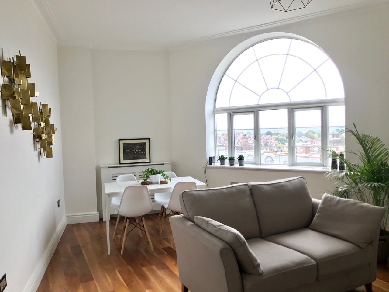 Flat Streatham High Road in Greater London