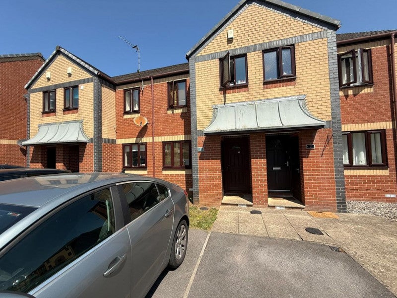House Loughman Close in Kingswood