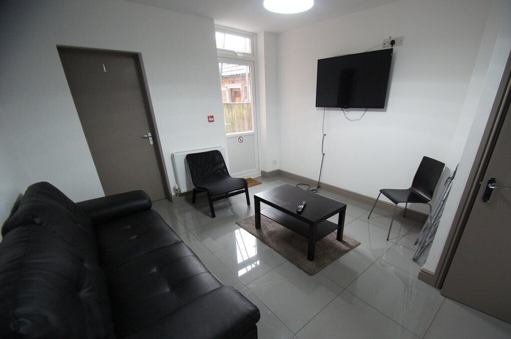 Room Wren Street in Coventry