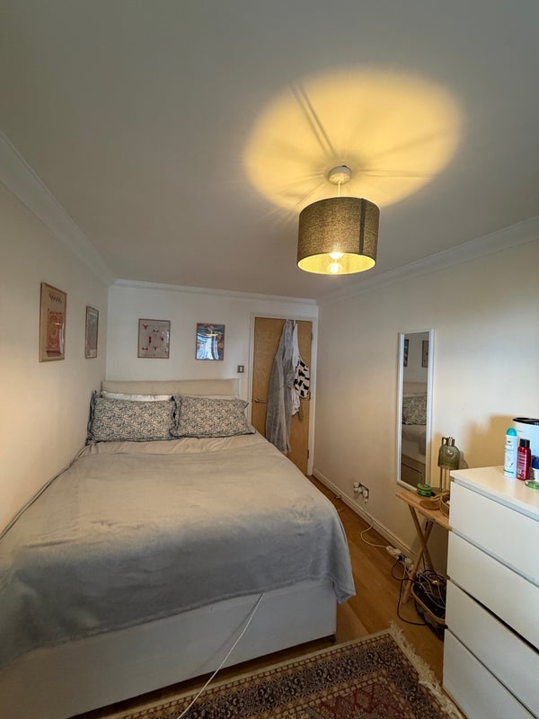Room Glaisher Street in Greater London