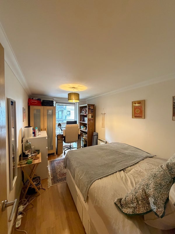 Room Glaisher Street in Greater London