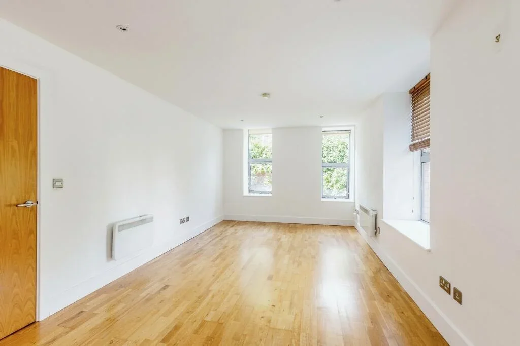 Flat Hotwell Road in Bristol