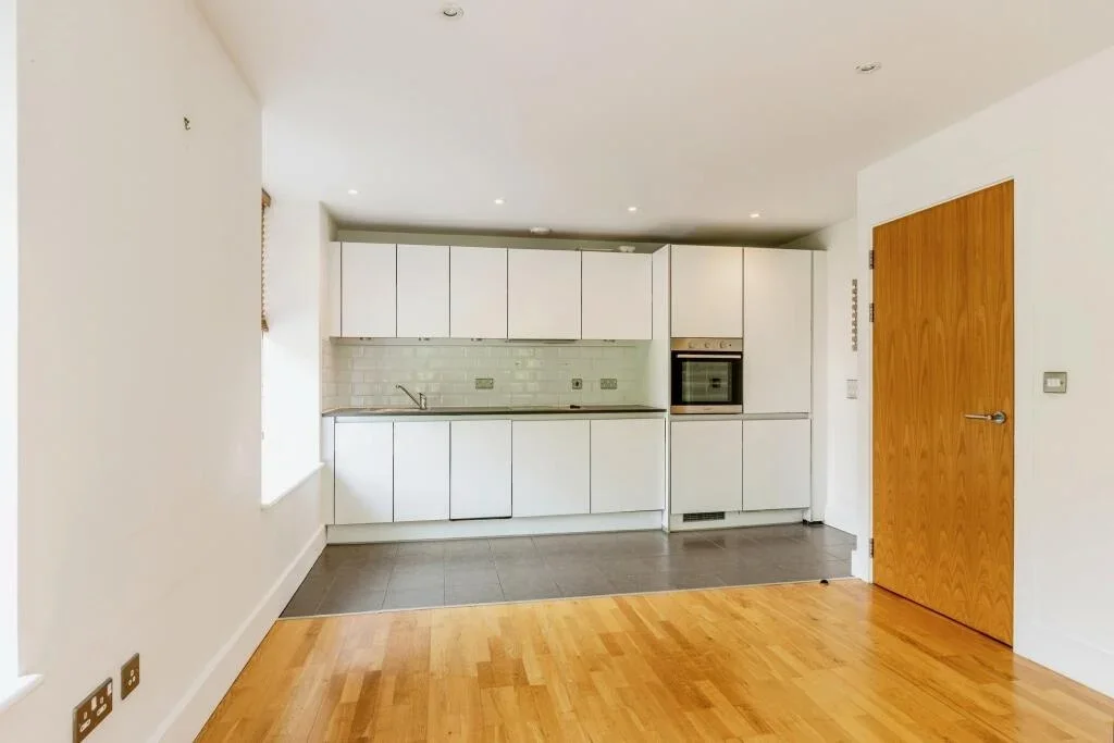 Flat Hotwell Road in Bristol