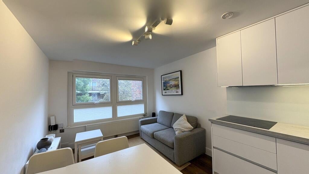Flat Cunningham Place in City of Westminster