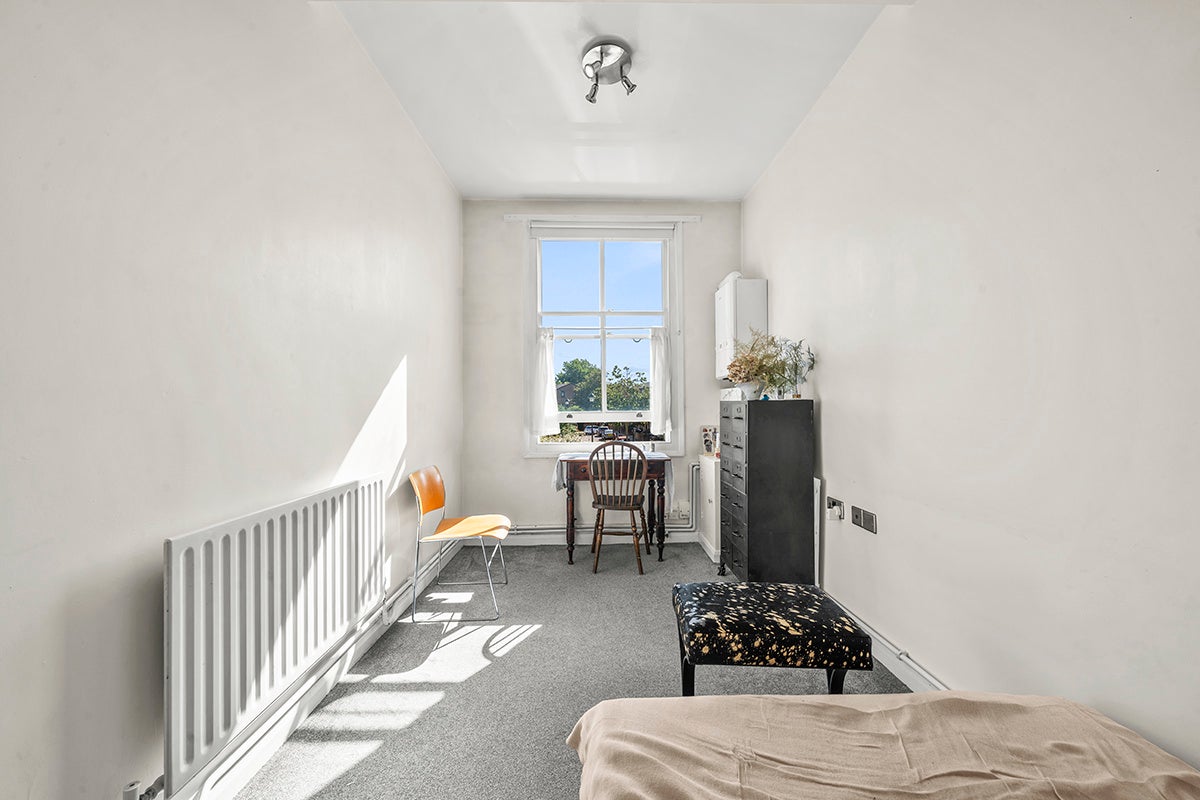 Flat Clarence Road in Greater London