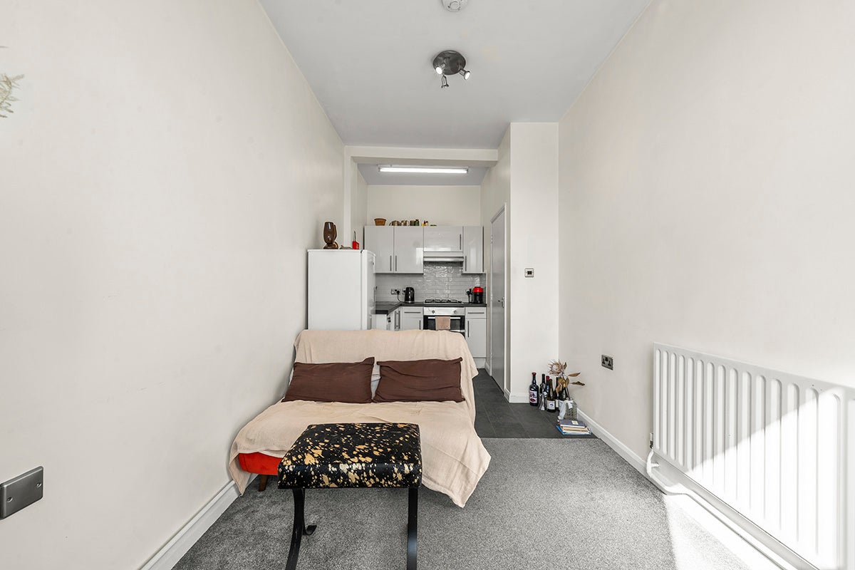 Flat Clarence Road in Greater London