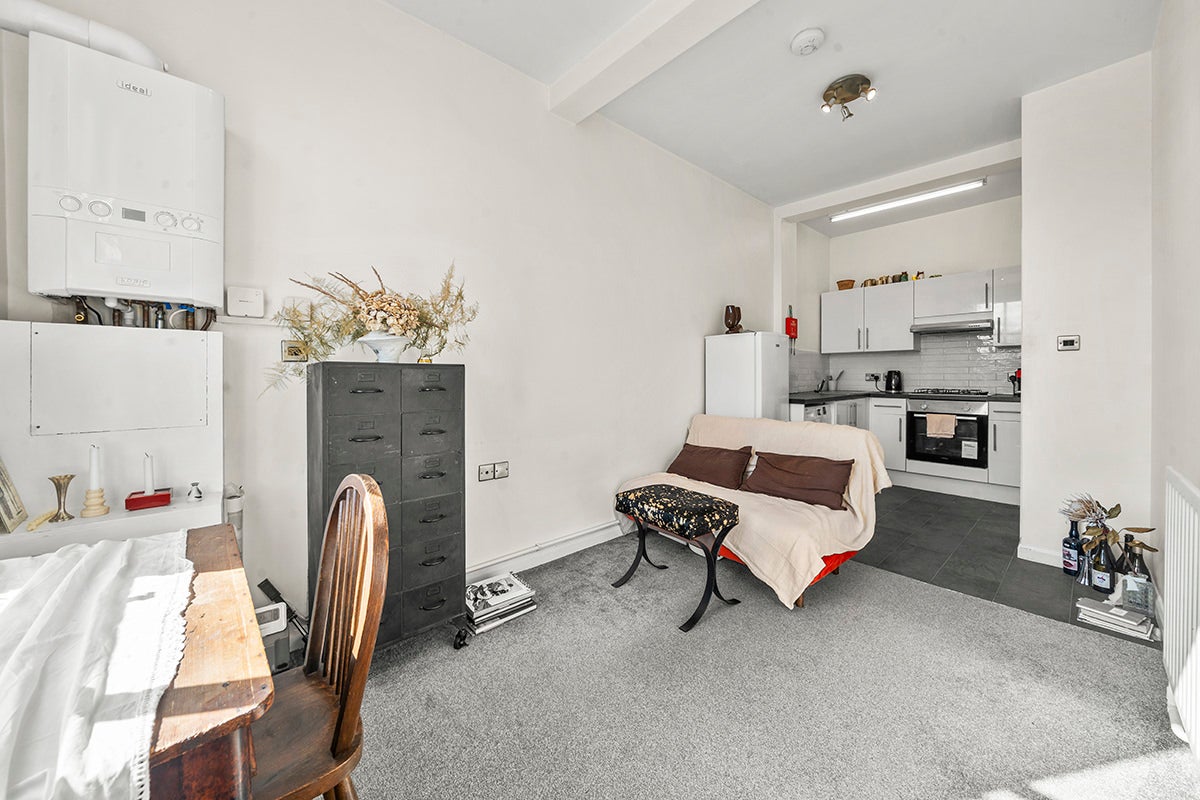 Flat Clarence Road in Greater London