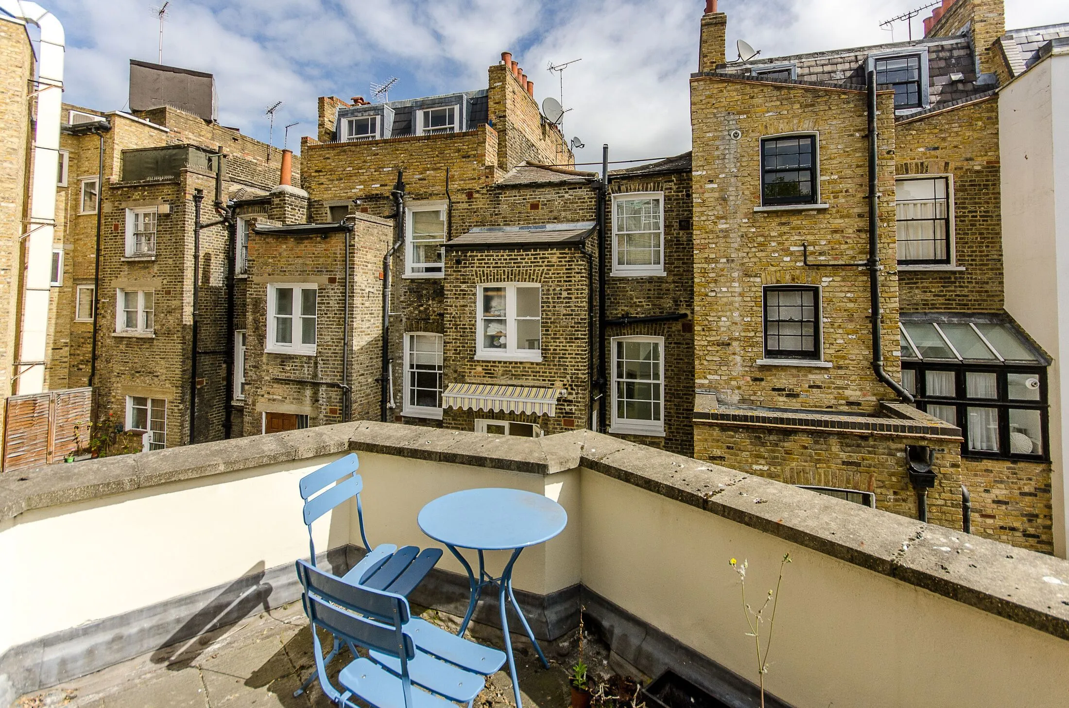 Flat Cumberland Street in City of Westminster