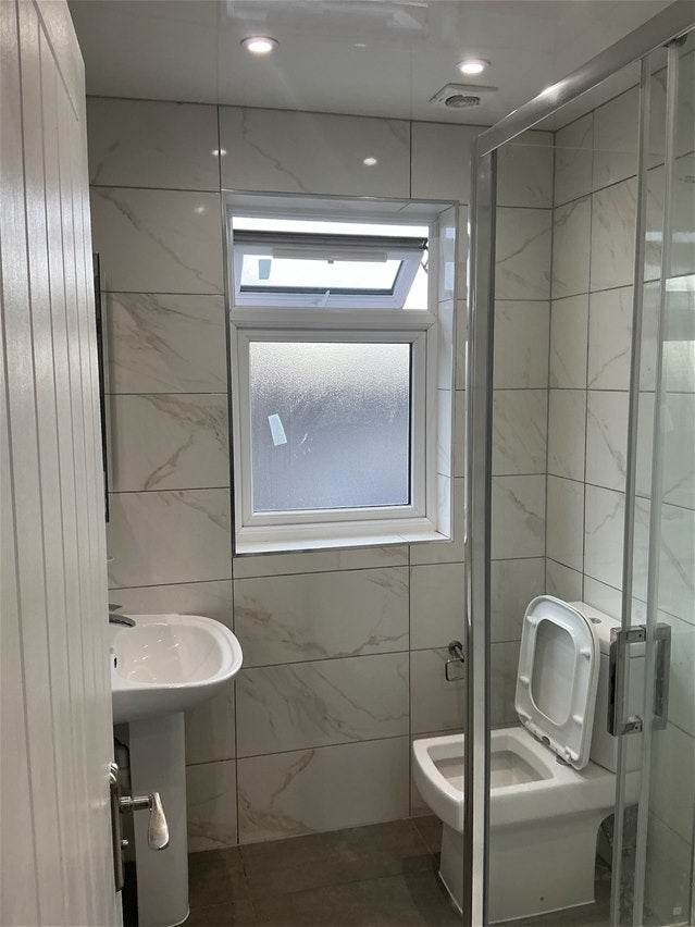 Flat Bellegrove Road in Greater London
