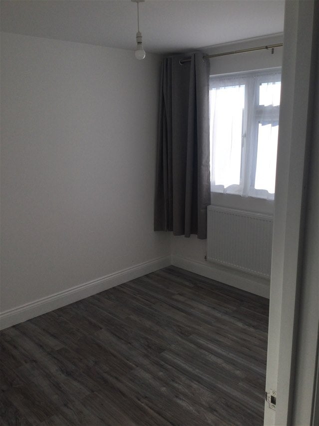 Flat Bellegrove Road in Greater London
