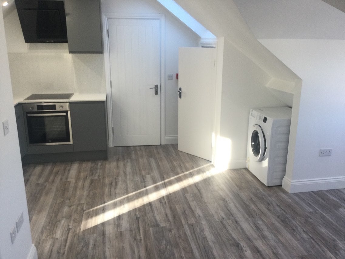 Flat Bellegrove Road in Greater London