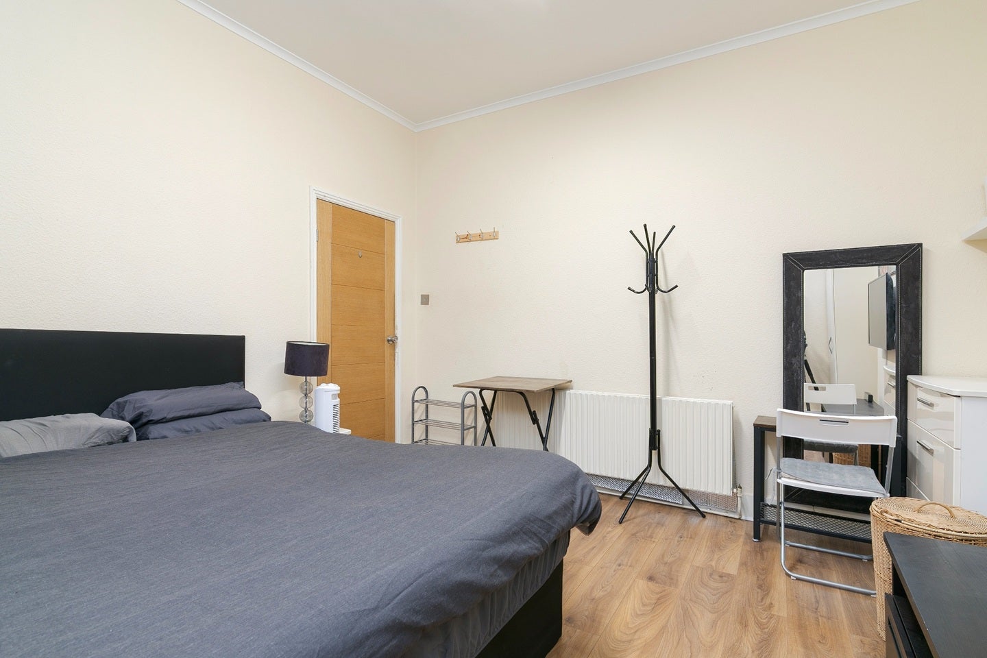 Room Montague Road in Greater London
