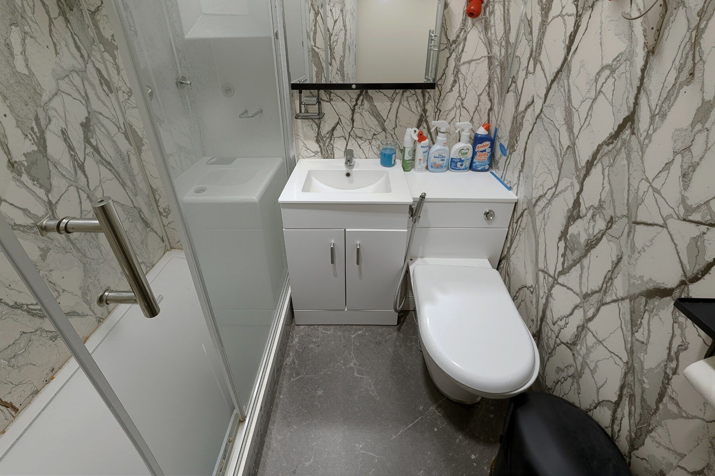 Room Montague Road in Greater London