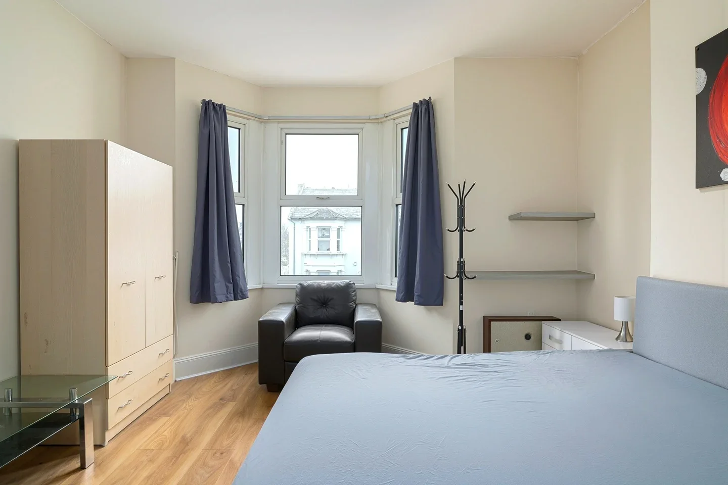 Room Montague Road in Greater London