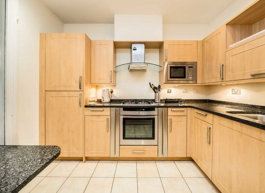 Flat Allandale Avenue in Greater London