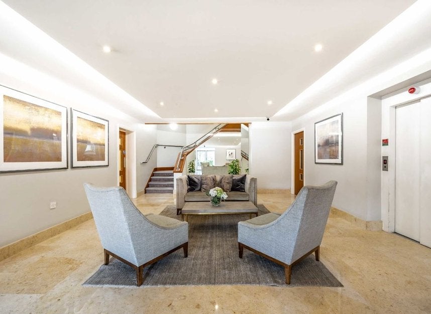 Flat Allandale Avenue in Greater London