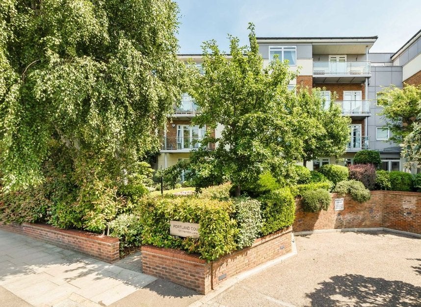 Flat Allandale Avenue in Greater London