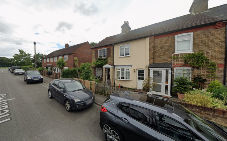 Flat Heath Road in Greater London