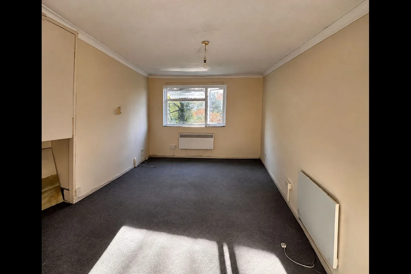 Flat Ashburnham Road in Luton