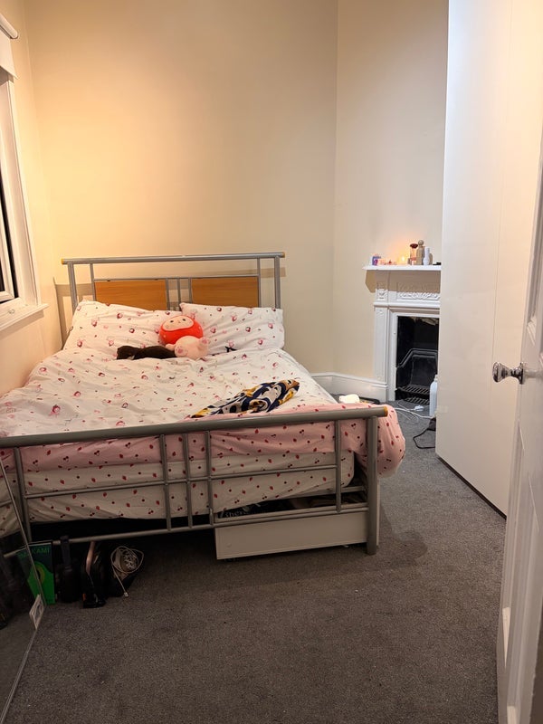 Room Brenda Road in Greater London