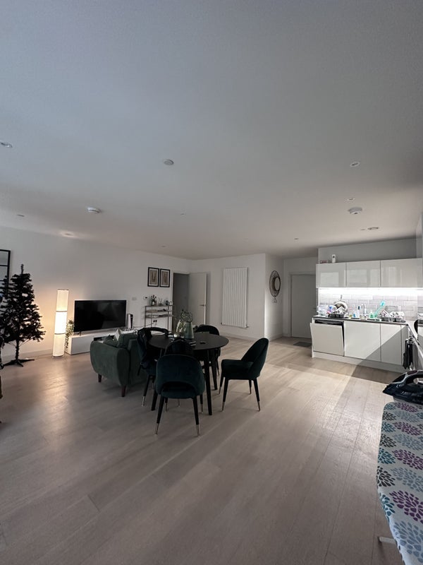 Room Schooner Road in Greater London