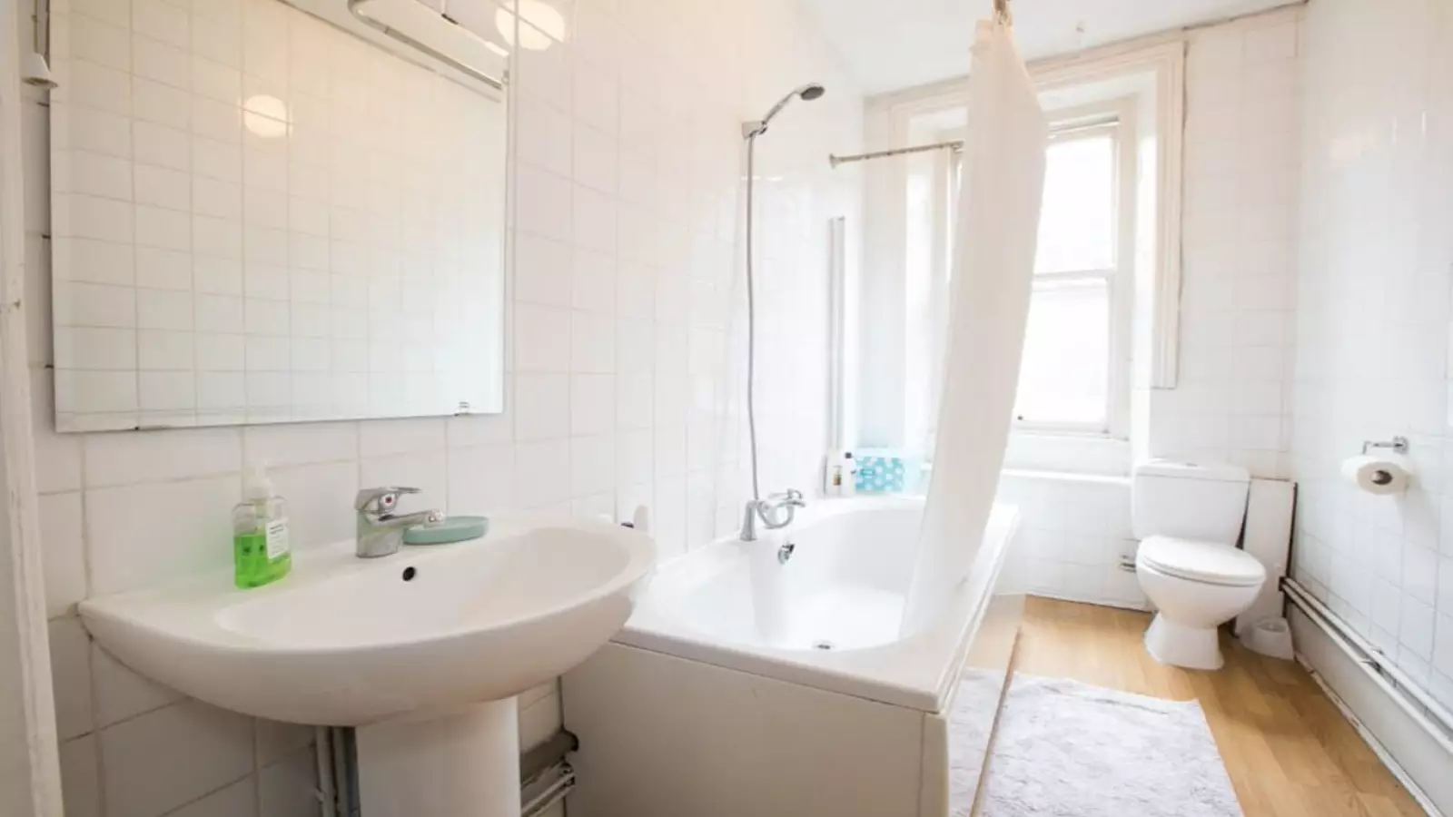 Room Lucerne Mews in Greater London