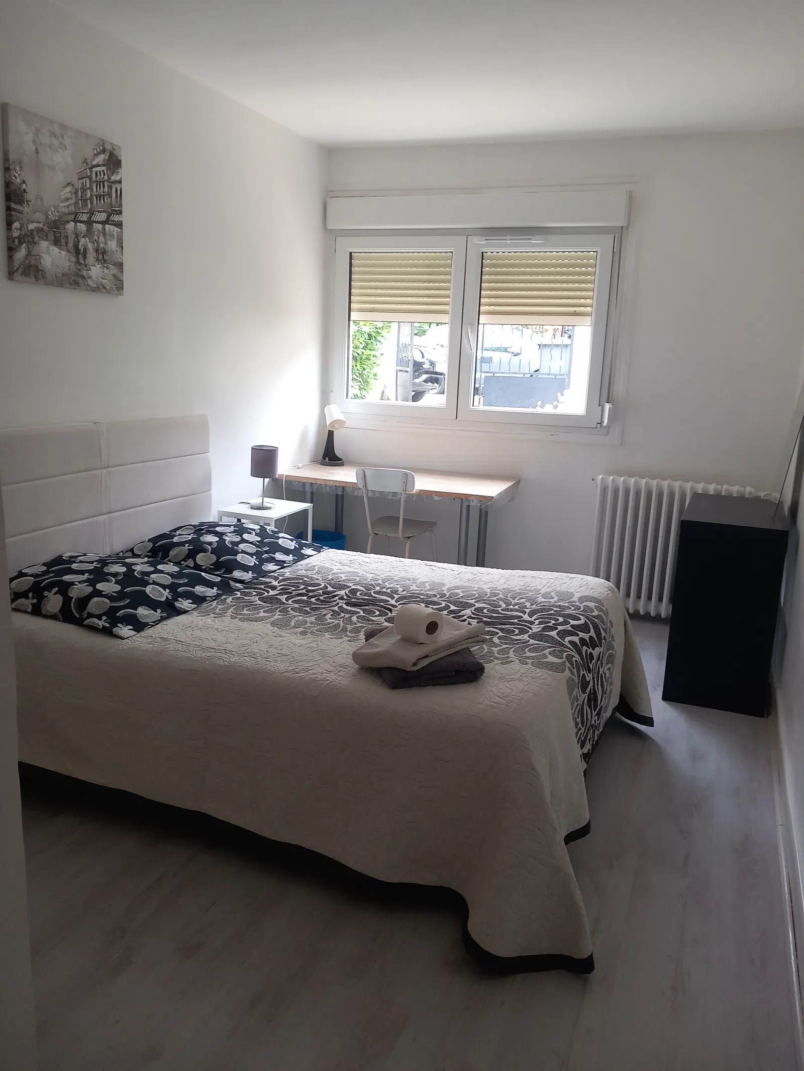Room Rue Pierre et Marie Curie in Orsay
