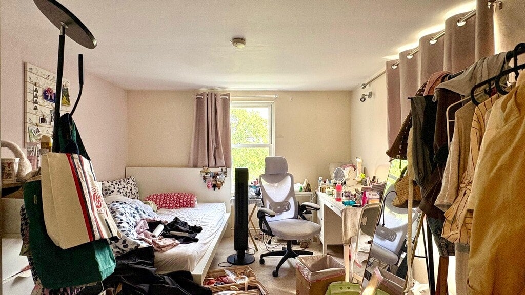 Flat Philbeach Gardens in Greater London