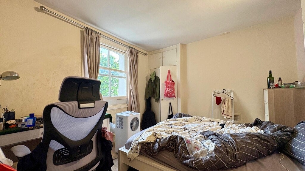 Flat Philbeach Gardens in Greater London