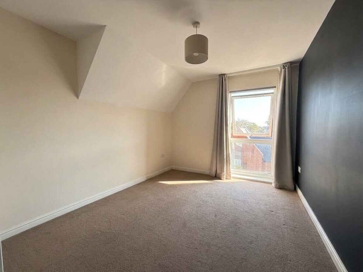 Flat Hulse Road in Southampton