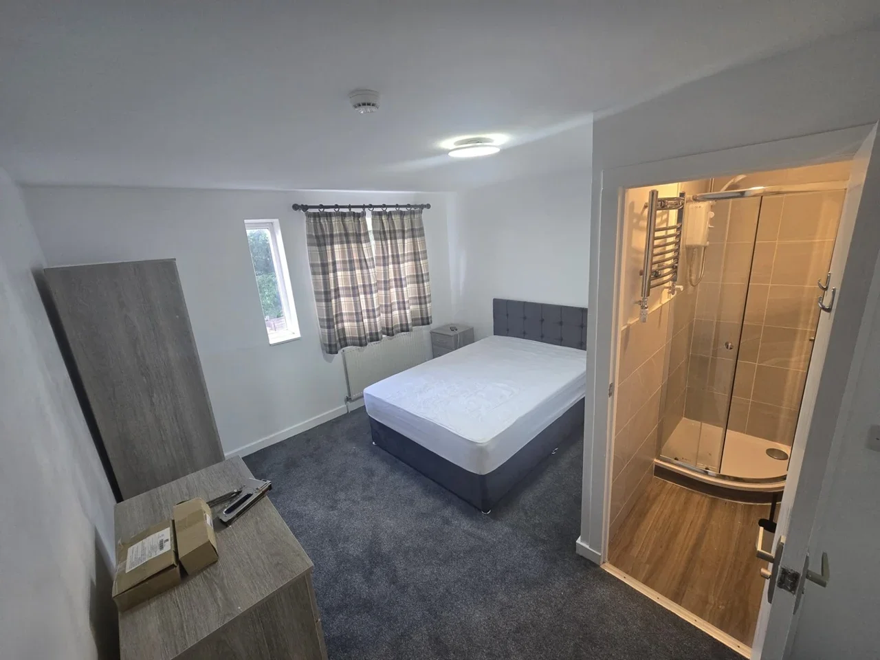 Room Tolcarne Avenue in Milton Keynes