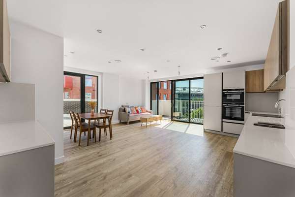 Flat Monier Road in Greater London