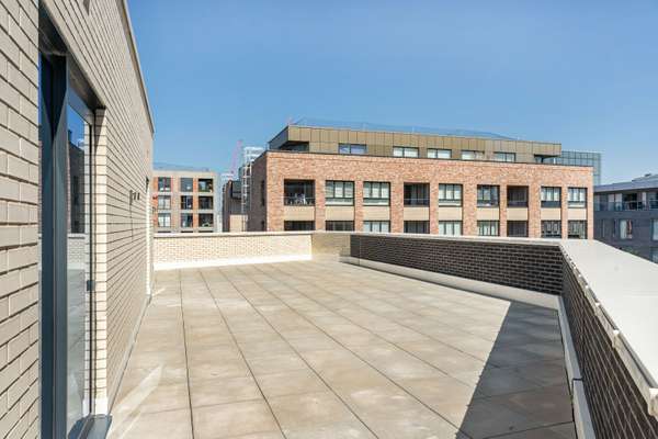 Flat Monier Road in Greater London
