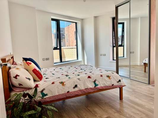 Flat Monier Road in Greater London