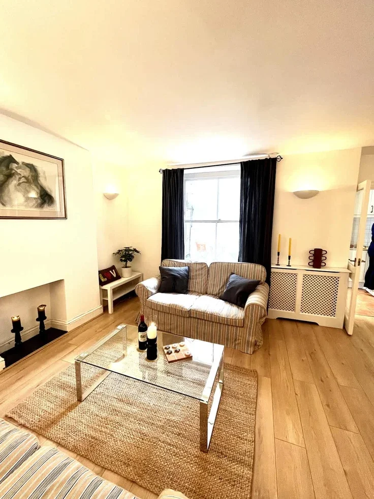 Flat Hatherley Grove in City of Westminster