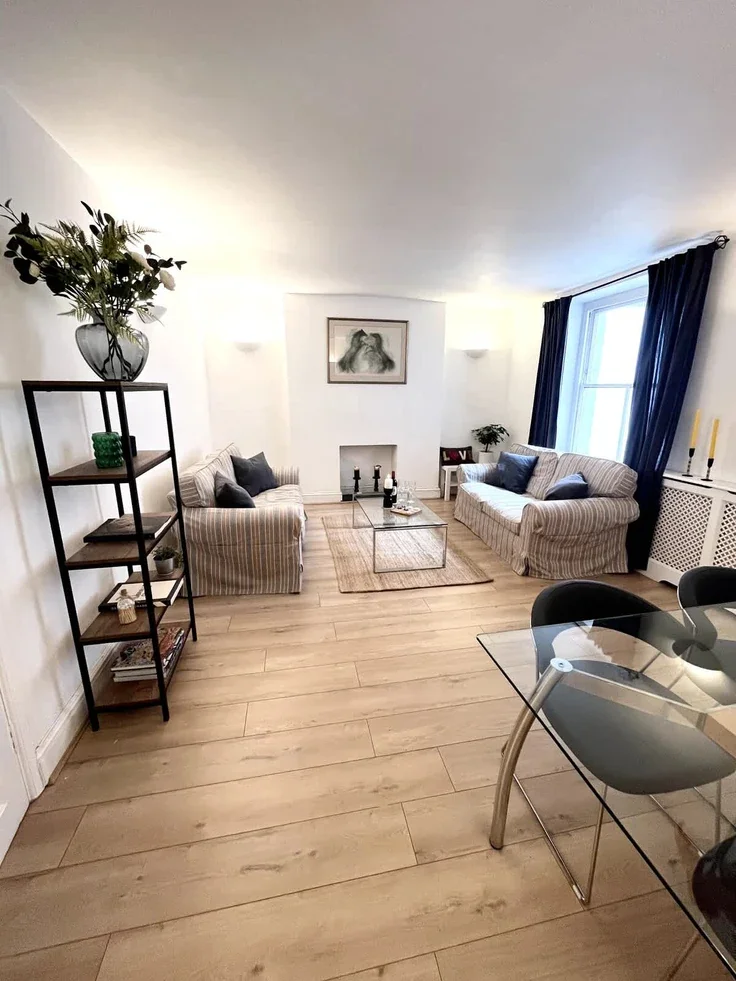 Flat Hatherley Grove in City of Westminster
