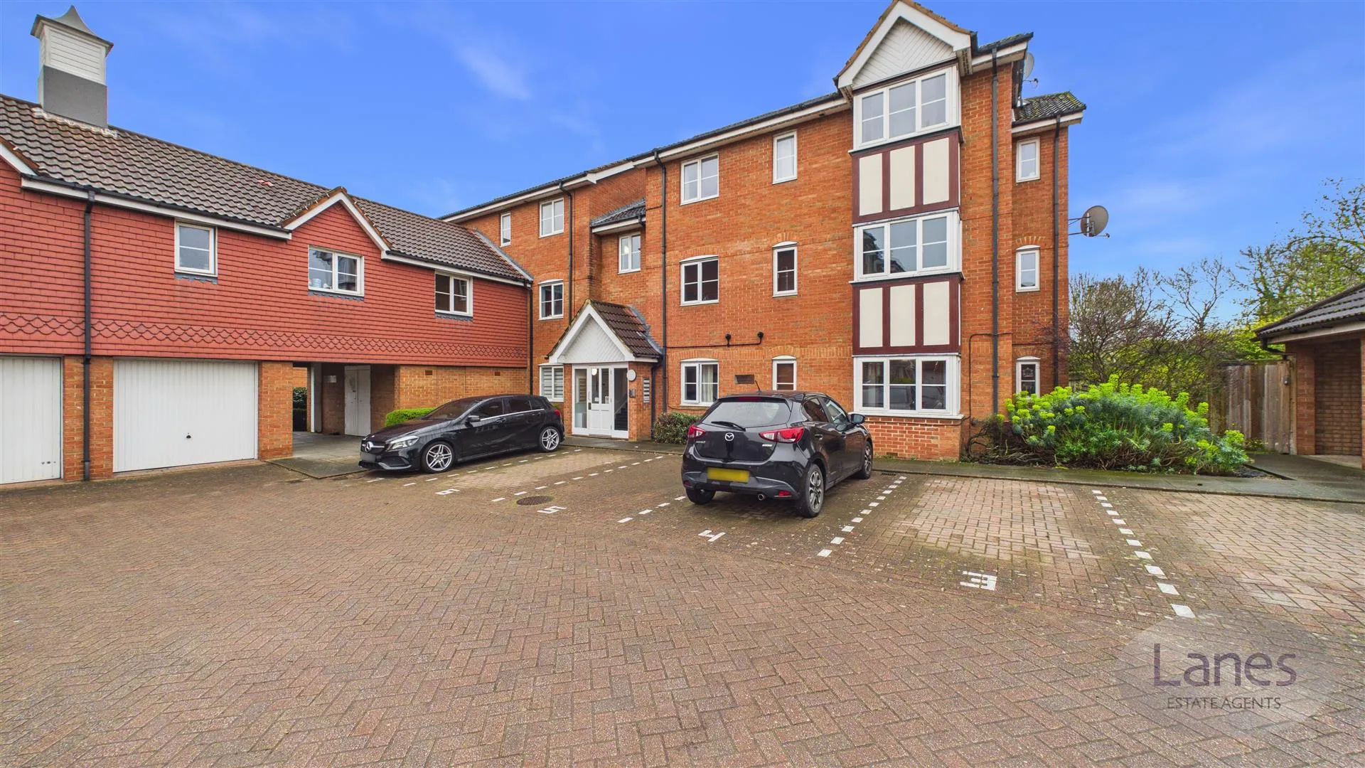 Flat Vancouver Road in Broxbourne