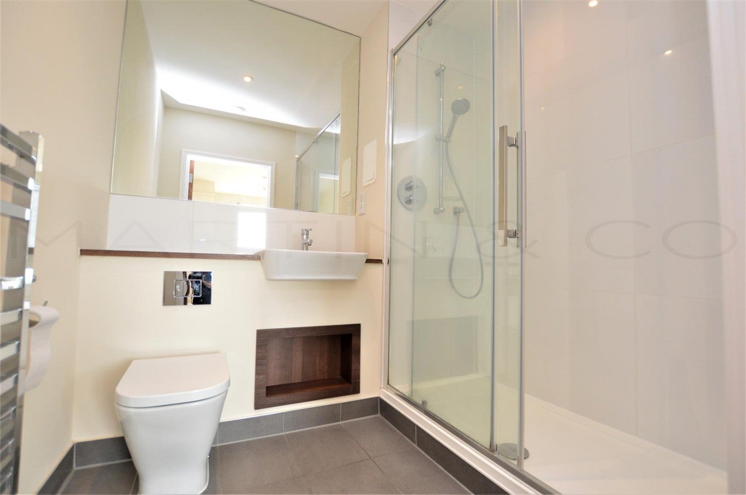 Flat Pearl Lane in Gillingham