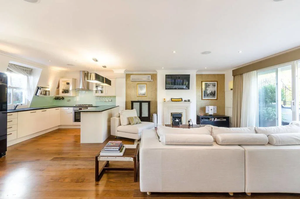 Flat St Georges Square in Greater London