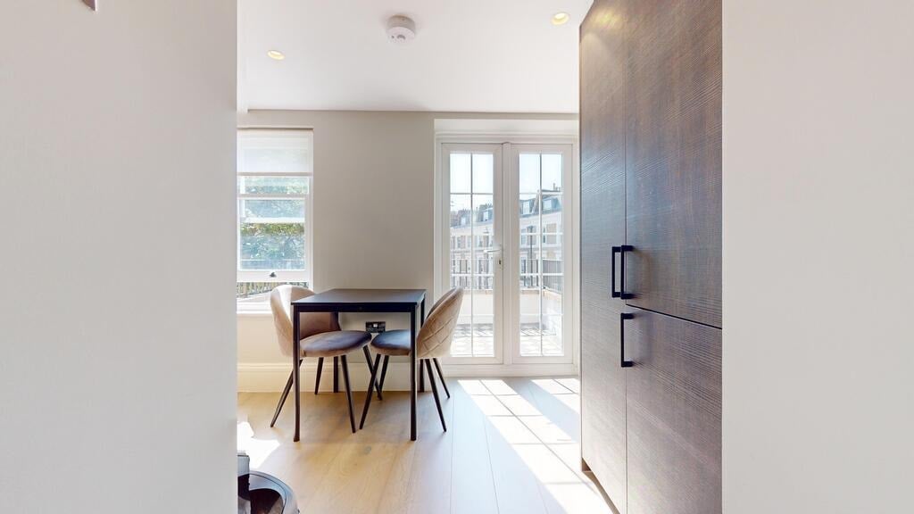 Flat Collingham Road in Greater London