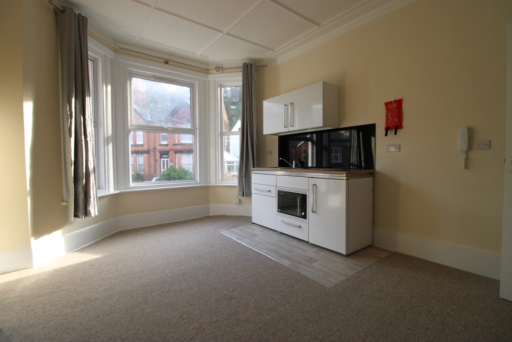 Room Wellington Road in St Leonards