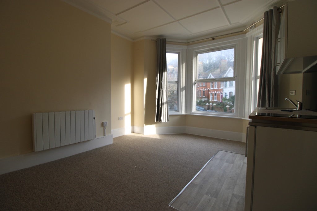 Room Wellington Road in St Leonards