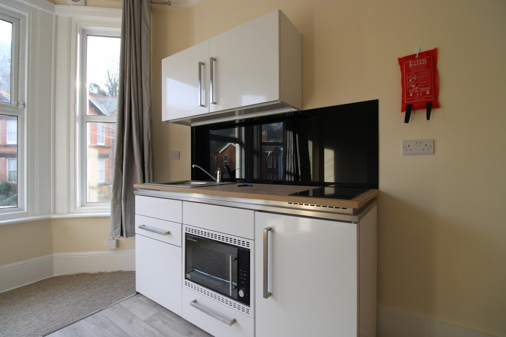 Room Wellington Road in St Leonards