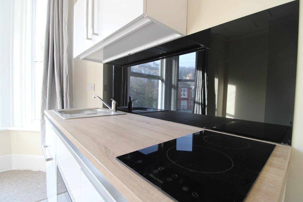 Room Wellington Road in St Leonards