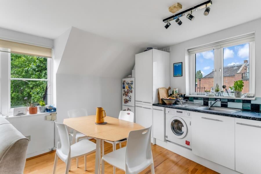 Flat Acol Road in Greater London