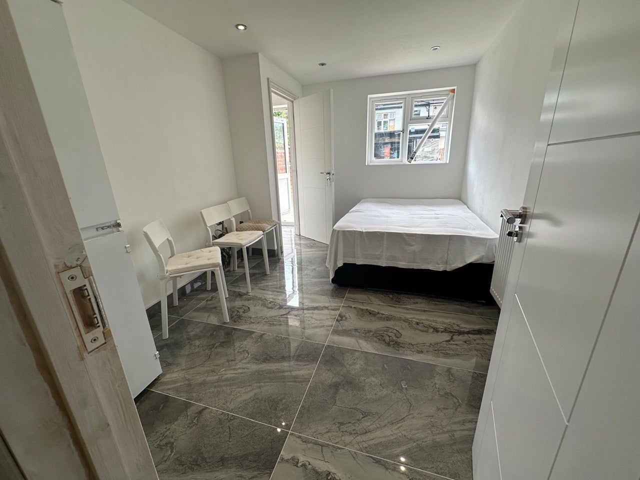 Room Baron Gardens in Greater London