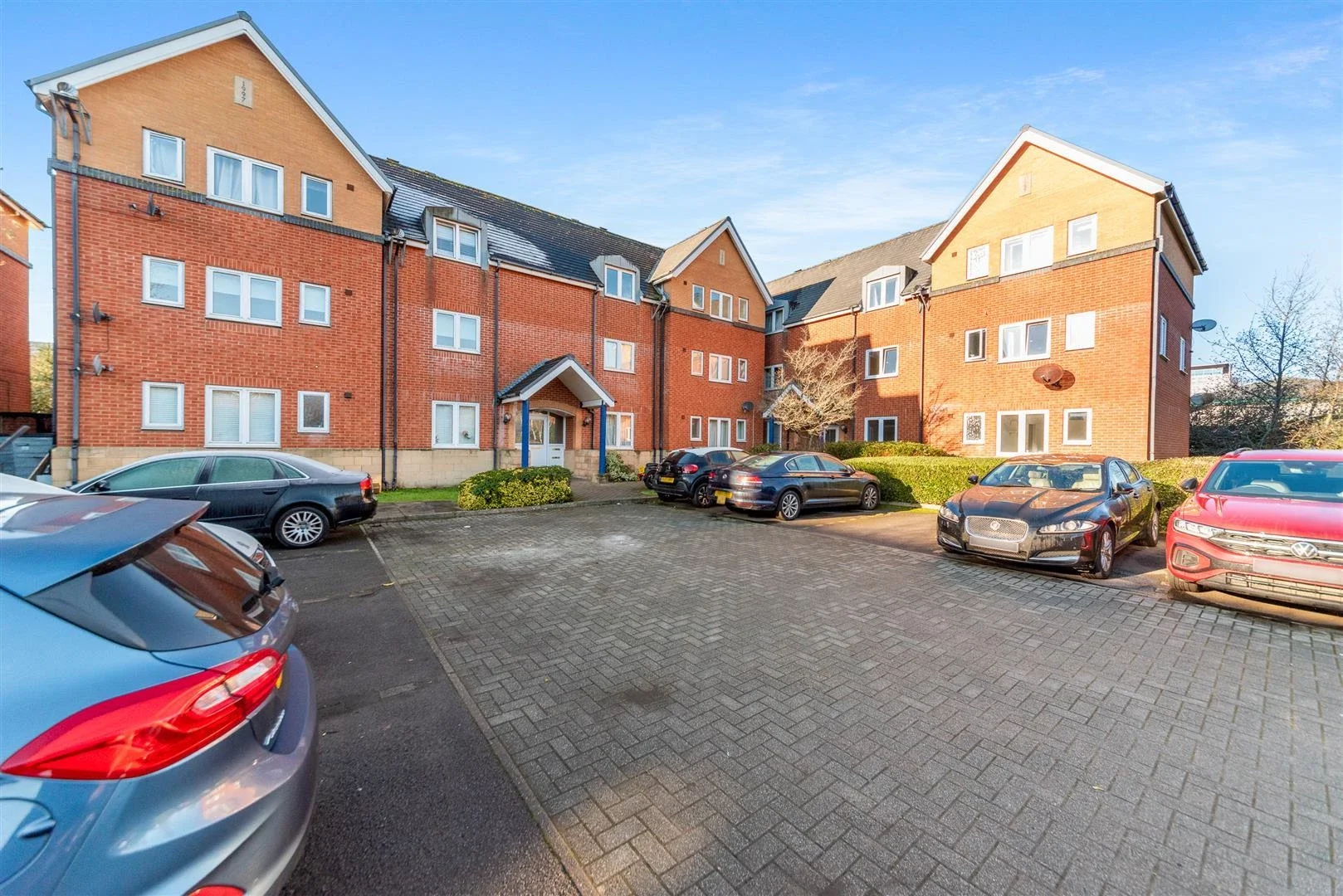 Flat Corvette Court in Cardiff