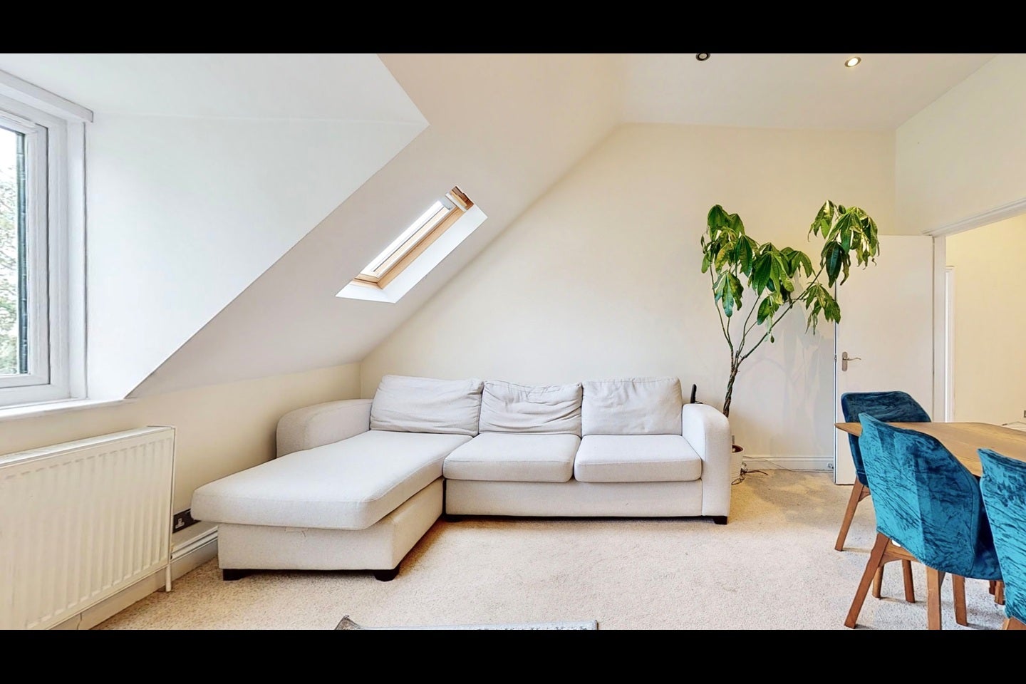 Flat Sunningfields Road in Greater London