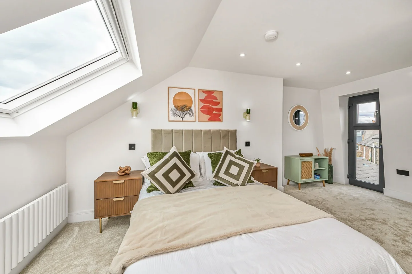 Flat Vanderbilt Road in Greater London