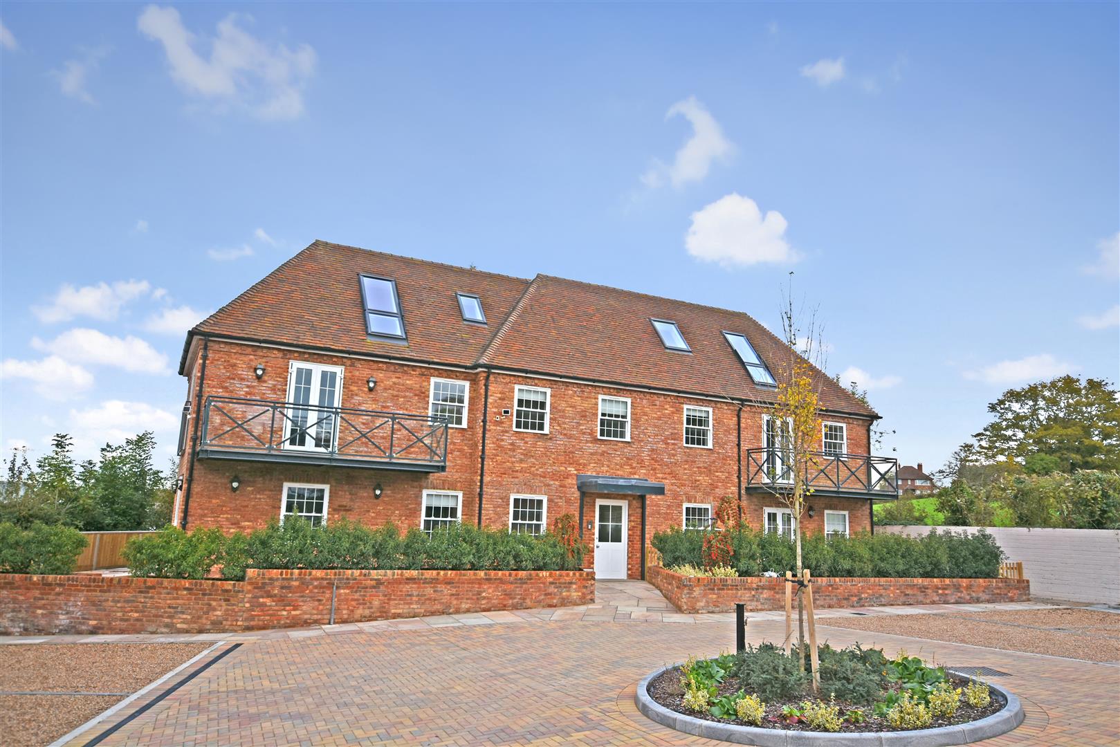 Flat Coombe Lane in Tenterden
